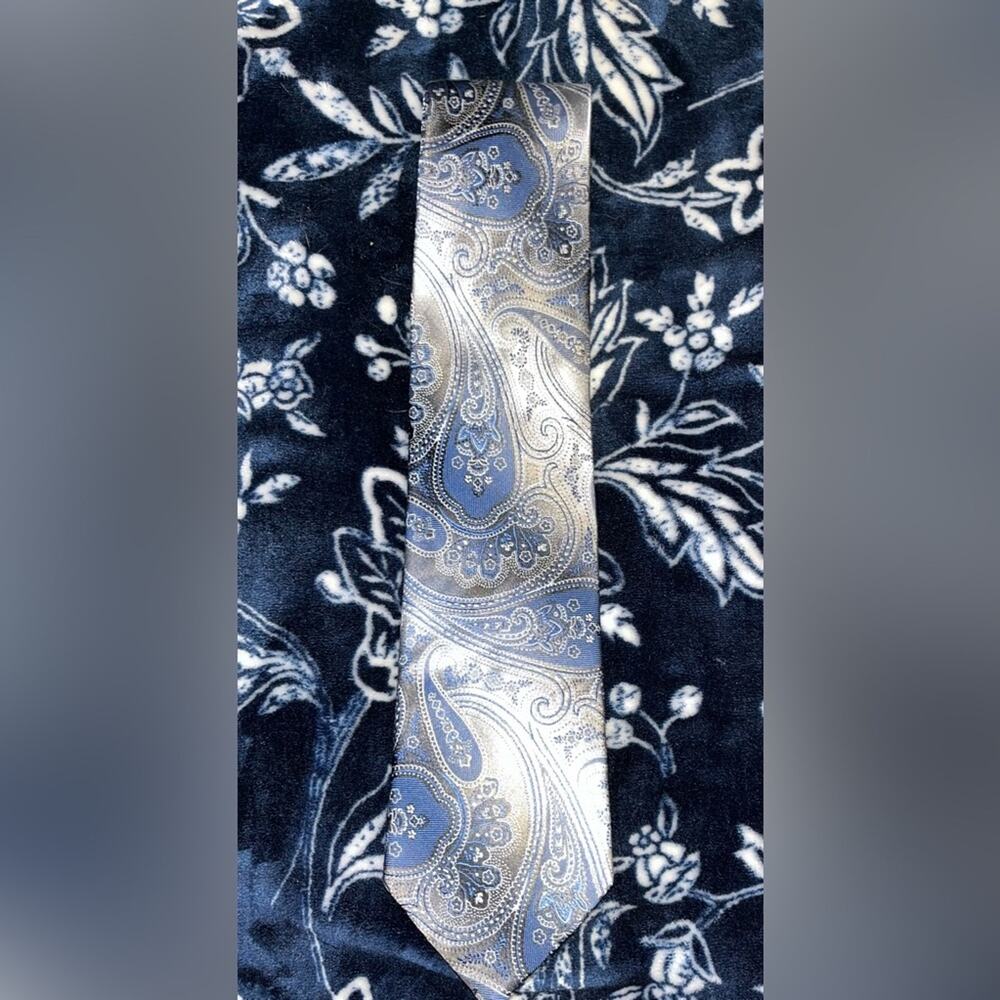 Pronto Uomo 100% Silk Blue Silver Paisley Print Necktie